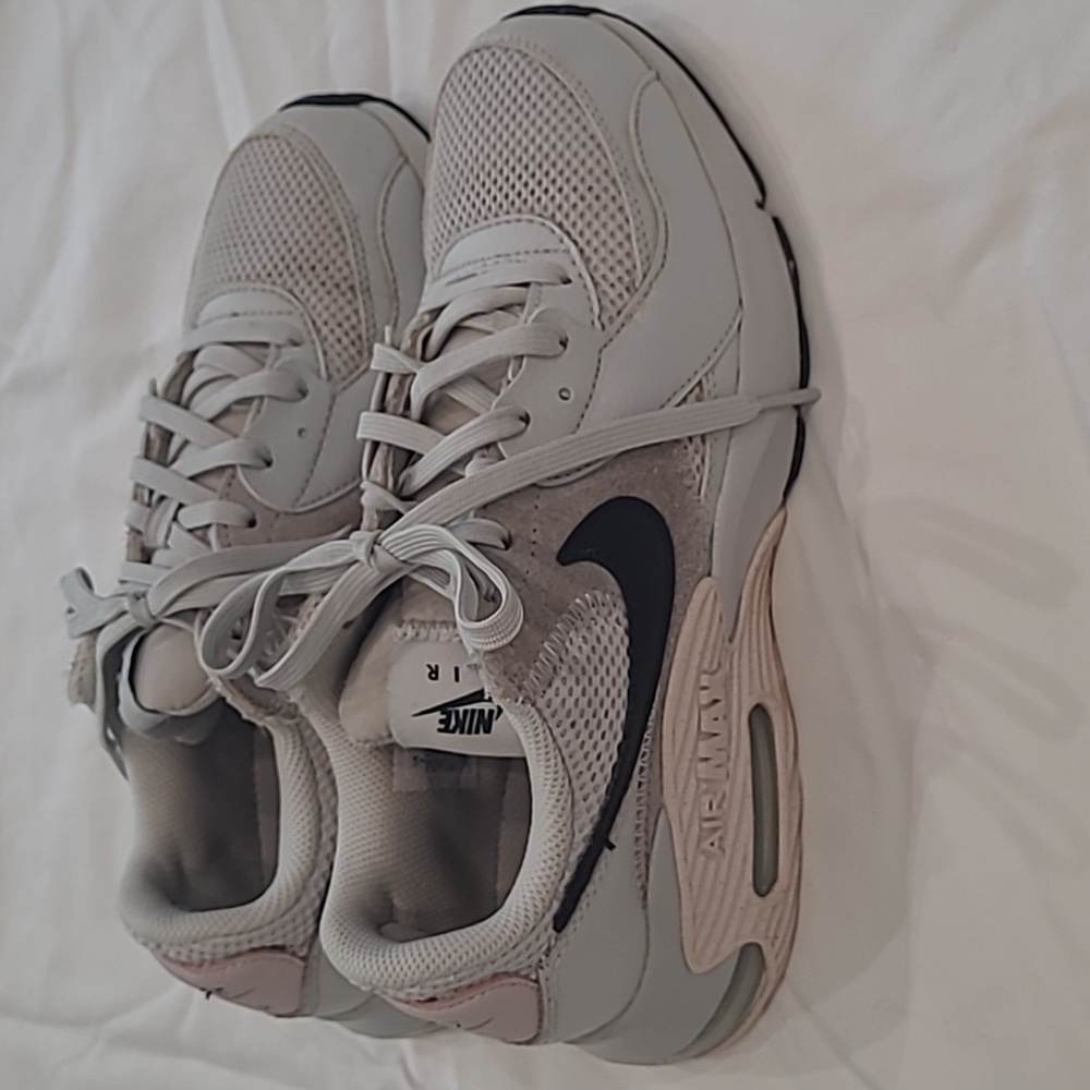 Women's Nike AirMax light gray/pink size 7